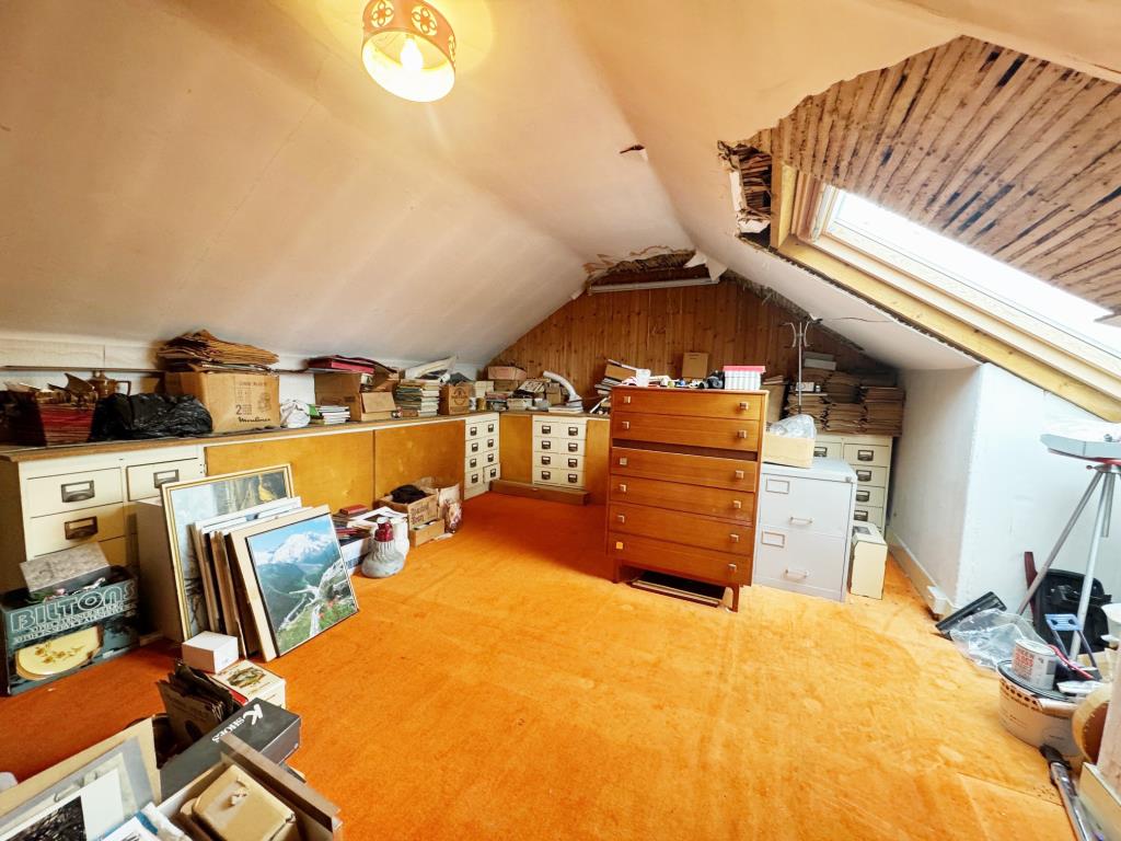 Lot: 17 - FOUR STOREY TERRACE PROPERTY WITH POTENTIAL - Attic bedroom